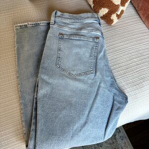 A&F Ankle Straight, ultra high rise light wash jeans